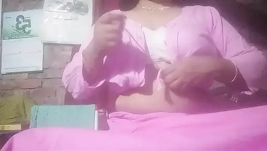 Hintli büyük oğlan azgın orta yaşlı seksi üvey anne üvey oğulları tarafından grup seks yapıyor ve desi seks videosu çekiyorsa ağzına emiyor.