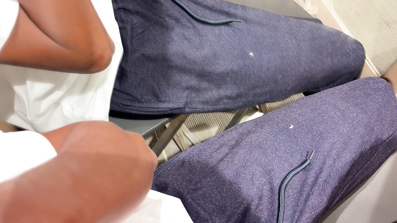 Τρανς με μεγάλο πούτσο και τεράστιο χύσιμο