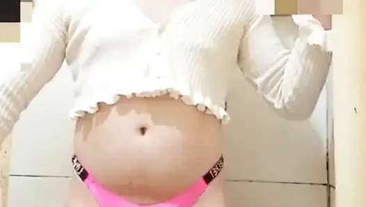 Pembe külot götten yumruklanıyor