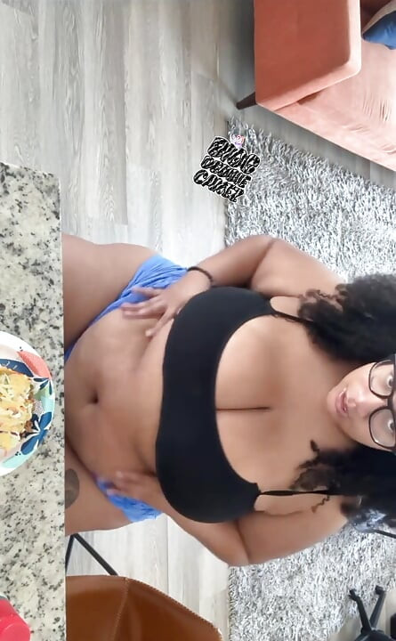 Biggdebbiecakez Mukbang