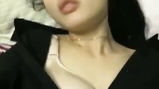Тайская офисная девушка занимается сексом за обедом