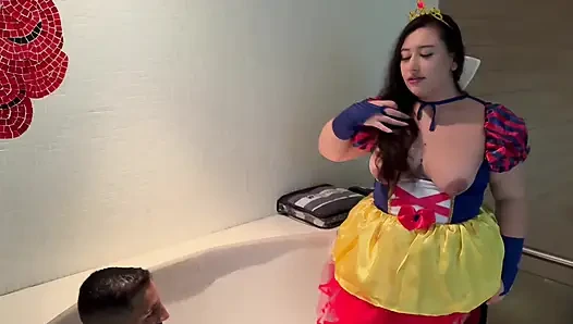 Snow White, greedy swallowed Dunga's cock
