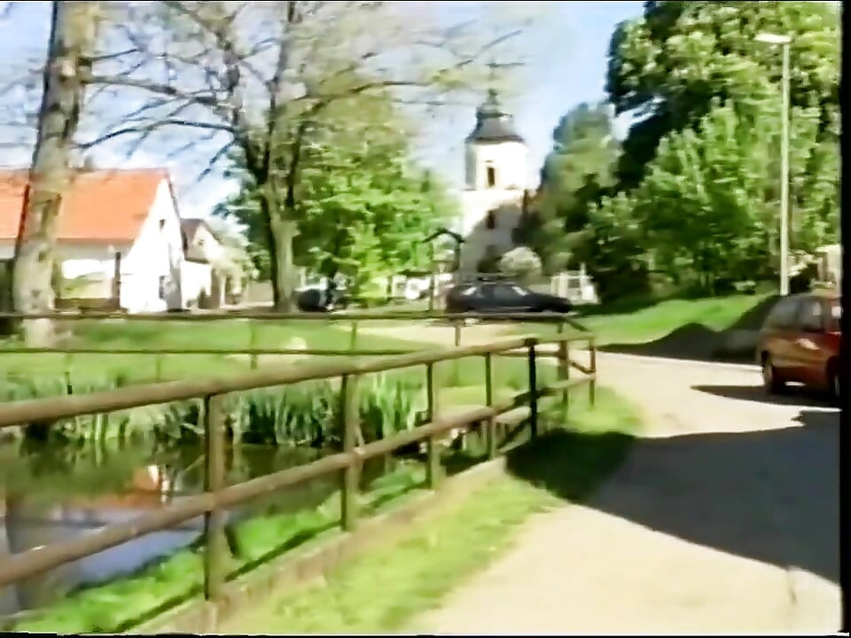 У «Сеча — жінки не лише цілуватися» (1990)