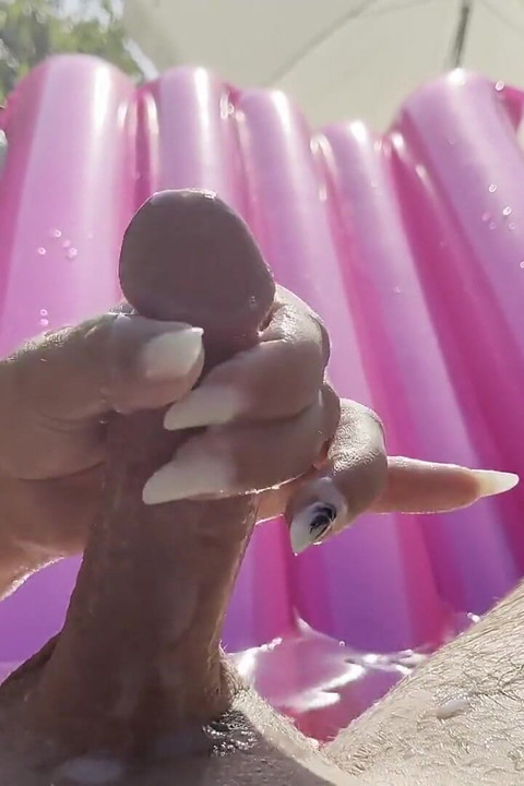 Hot Blowjob ved bassenget - Våt og vill sommermoro