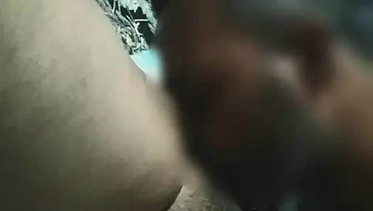 Merekam video yang super hot dan seksi.