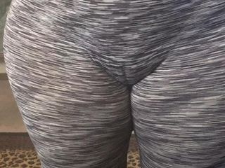 Mormor gillar uppmärksamheten bbw cameltoe phat booty