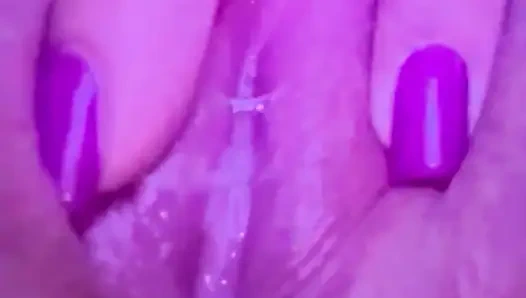 Istriku pengen kontol besar yang crot di dalam memeknya