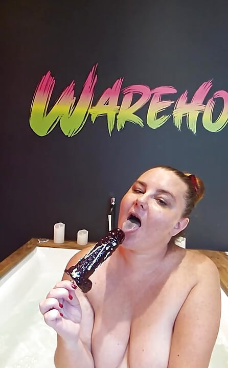 창고-X에서 목욕하는 나와 함께 정액! 나는 장난감을 가지고! 내 엉덩이를 따먹을거야