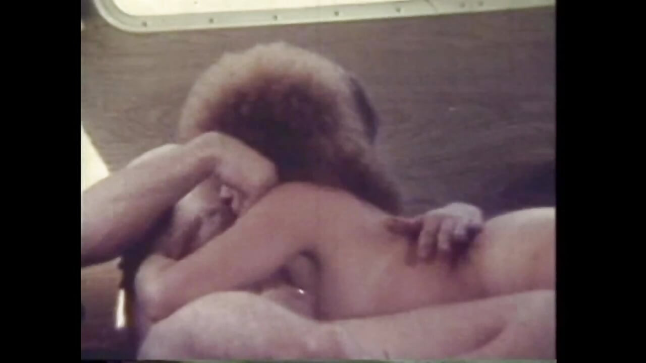 บนรถเมล์ เขาได้นมของกู