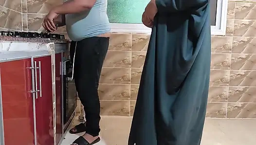 Arap yarak düşkünü Arap evli kadın karımı sikiyor