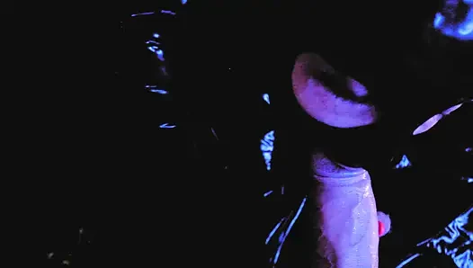 Lastik büyük götlü orta yaşlı seksi kadın tanrıça Eva Latex büyük yarak emiyor amcık döl gonzo