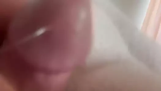 Oyuncak yumurta ile okşayarak