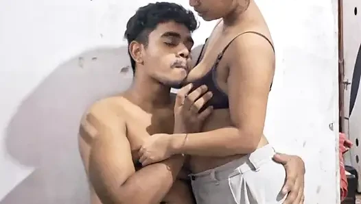 Delivery boy with Indian Beautiful Wife Fu.cking hot