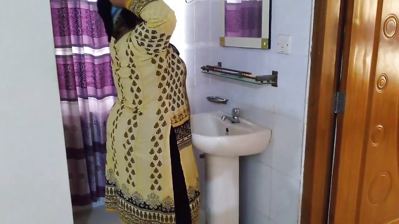 Pakistani Stepaunty Fucked by Neighbor Hot Guy When She Was Ready for Go to Meet with Her Ex Boyfriend