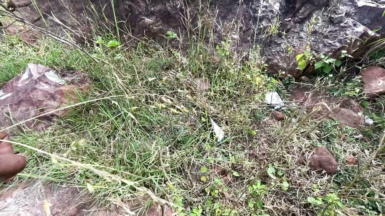 Soteli bahan ke gar jab koi nahi tha Sotele bhai moka dekh kar sil pek di