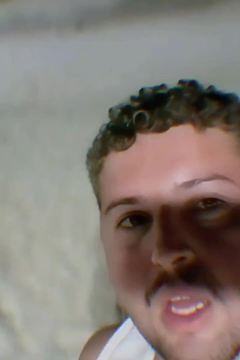 当我穿着短裤弄湿时, 海滩上的人会吓坏