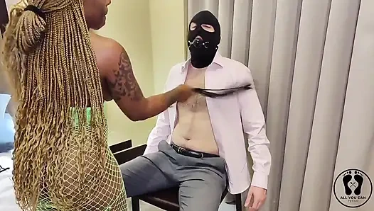 Ebenholz-ehefrau erwischt von demütigung, cuckold-BDSm-fesseln