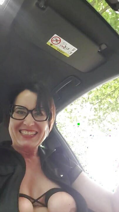Julie squirts during car break