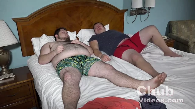 2 Guys 1 Room