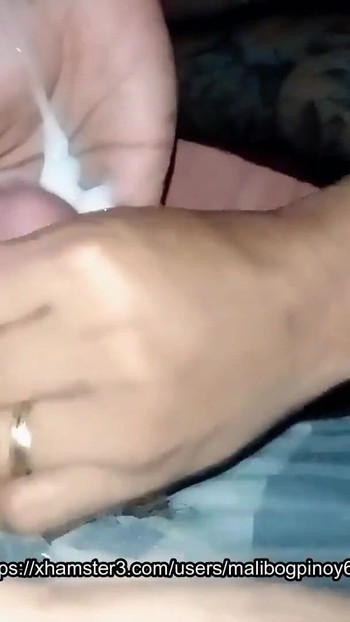 吮吸我微胖的爸爸朋友，直到他射在我的嘴里 | 短片 3