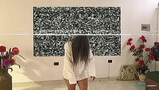 Korku filmi izliyorum ve tüm sütümü boşaltıyor