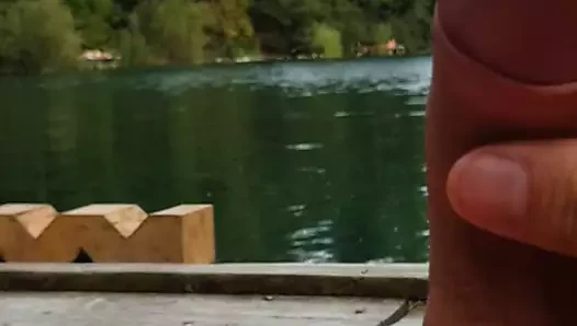 Wichsen vor Leuten am See