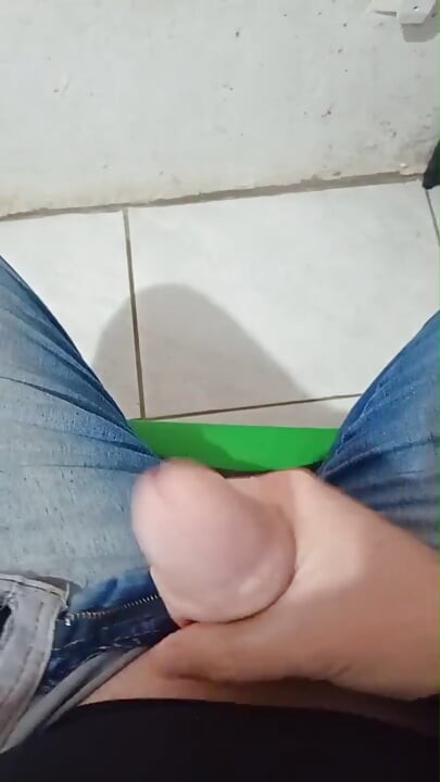 Al llegar ahora del trabajo decidí distraerme antes de la ducha