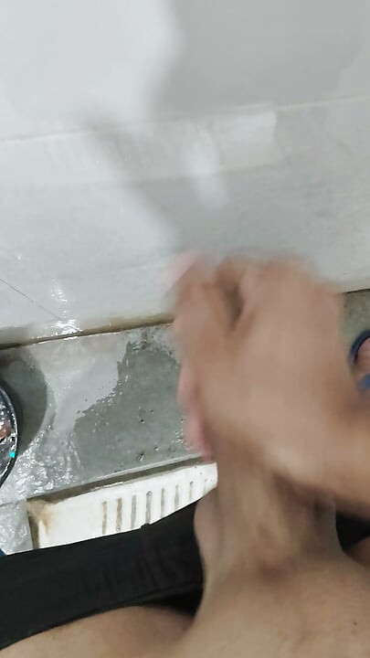 18 year old boy big lund masturbation in bathroom nude lund sperm