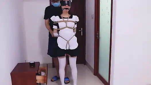 Whh02 - китайская девушка в белых чулках и с завязанными глазами, связанная веревками, вибрирует до оргазма