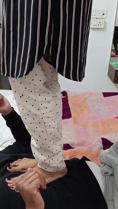 "Hintli tanrıça köle göğsünde eziliyor" dan duygusal an