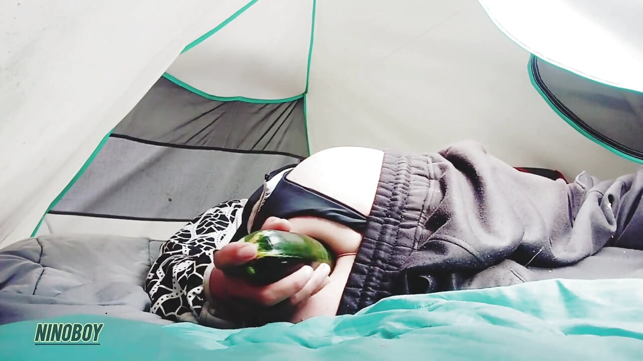 Dečko otvara guzicu nakon što je izašao iz teretane