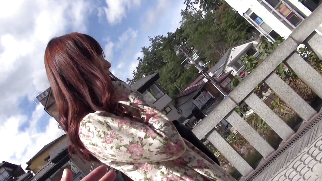 A175B01 Hot spring pickup! Solo gal-style wife and open-air steamy sex!