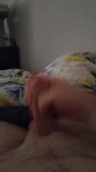 2026-05-07 morning jerking in the bed with big cumshot