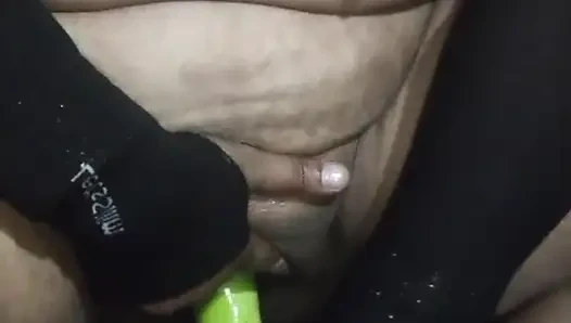 Savita si tante seksi india lagi asik muasin memeknya pakai 12 tinta