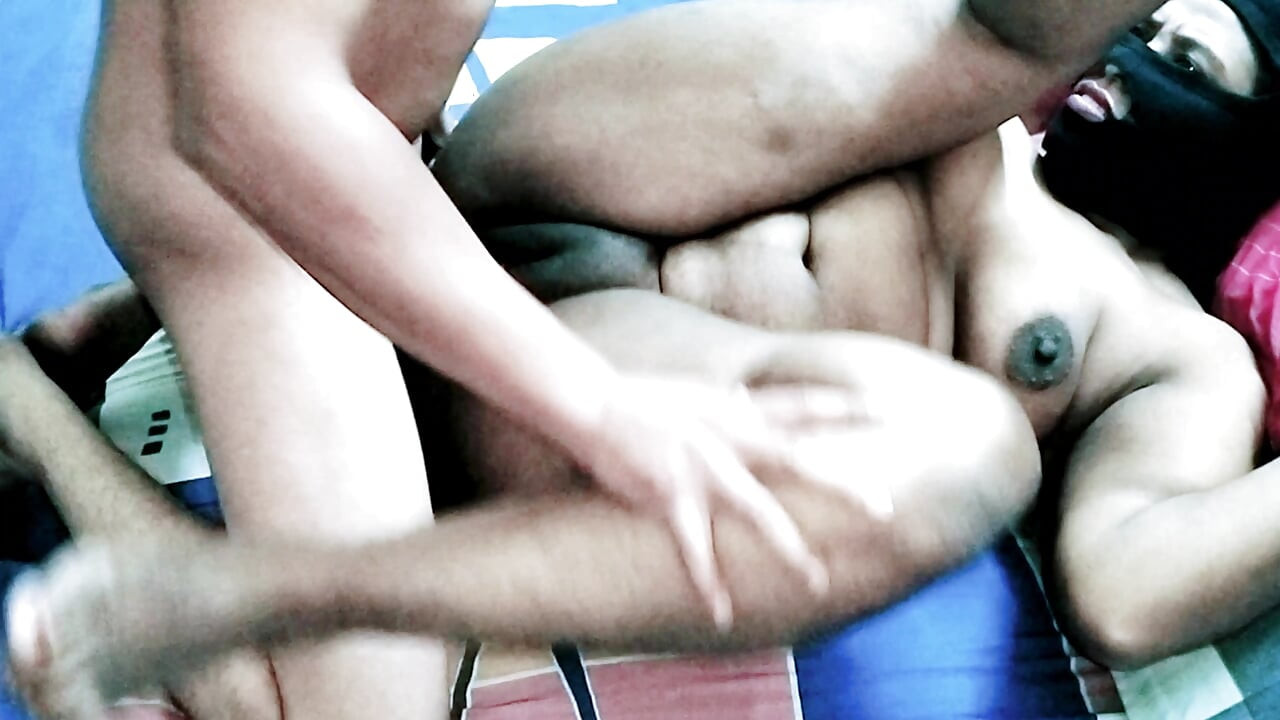 Une amie mariée baise à peine et fait sortir sa Part_01