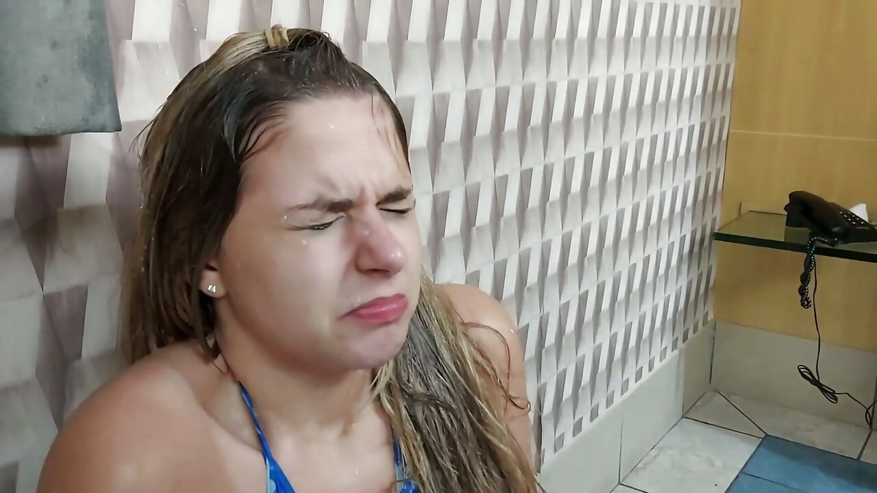 Freestyle belly kick - eu vou chutar sua barriga e sua doce cara, pequena loira