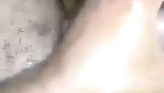 Siyah adamlar birlikte dövüyor