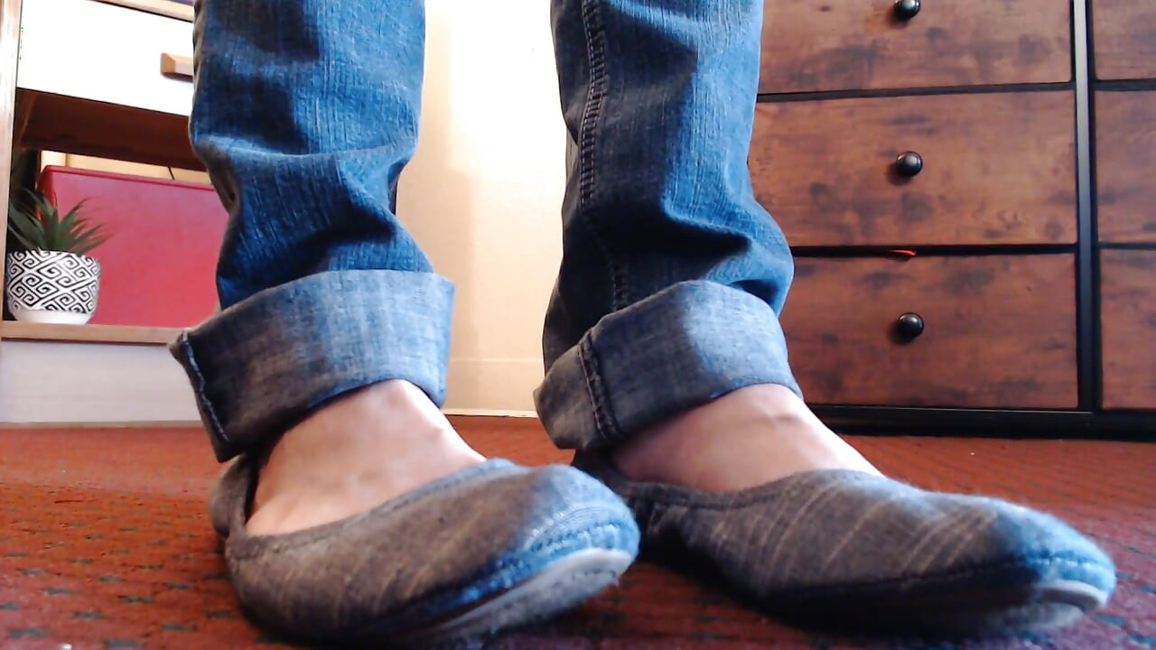 Toe Wiggles Dipping Ballet Flats Dirty