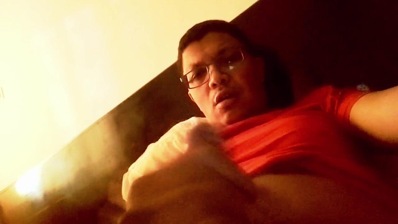 A quick handjob and I become a real cum fountain!
