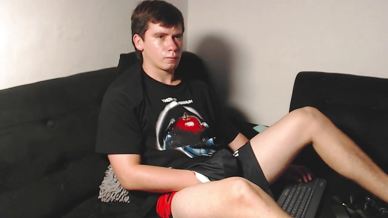 Hetero 在一场表演中为某人穿衣服并脱光衣服