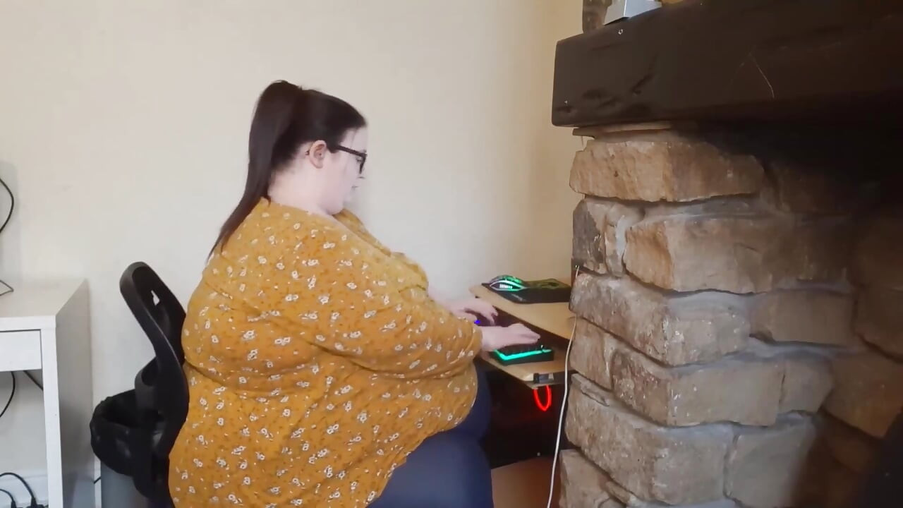 Nejtučnější dívka v práci bojuje