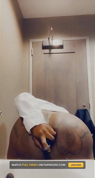 淫荡的工作表演