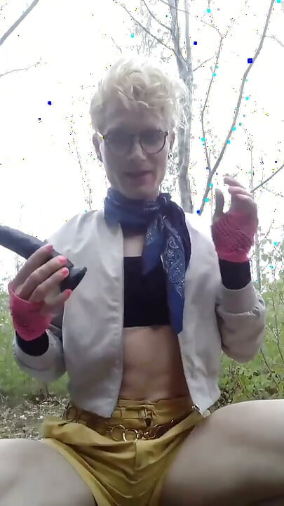 Sissy Whiteboi Jes Dildo Im Öffentlichen Park