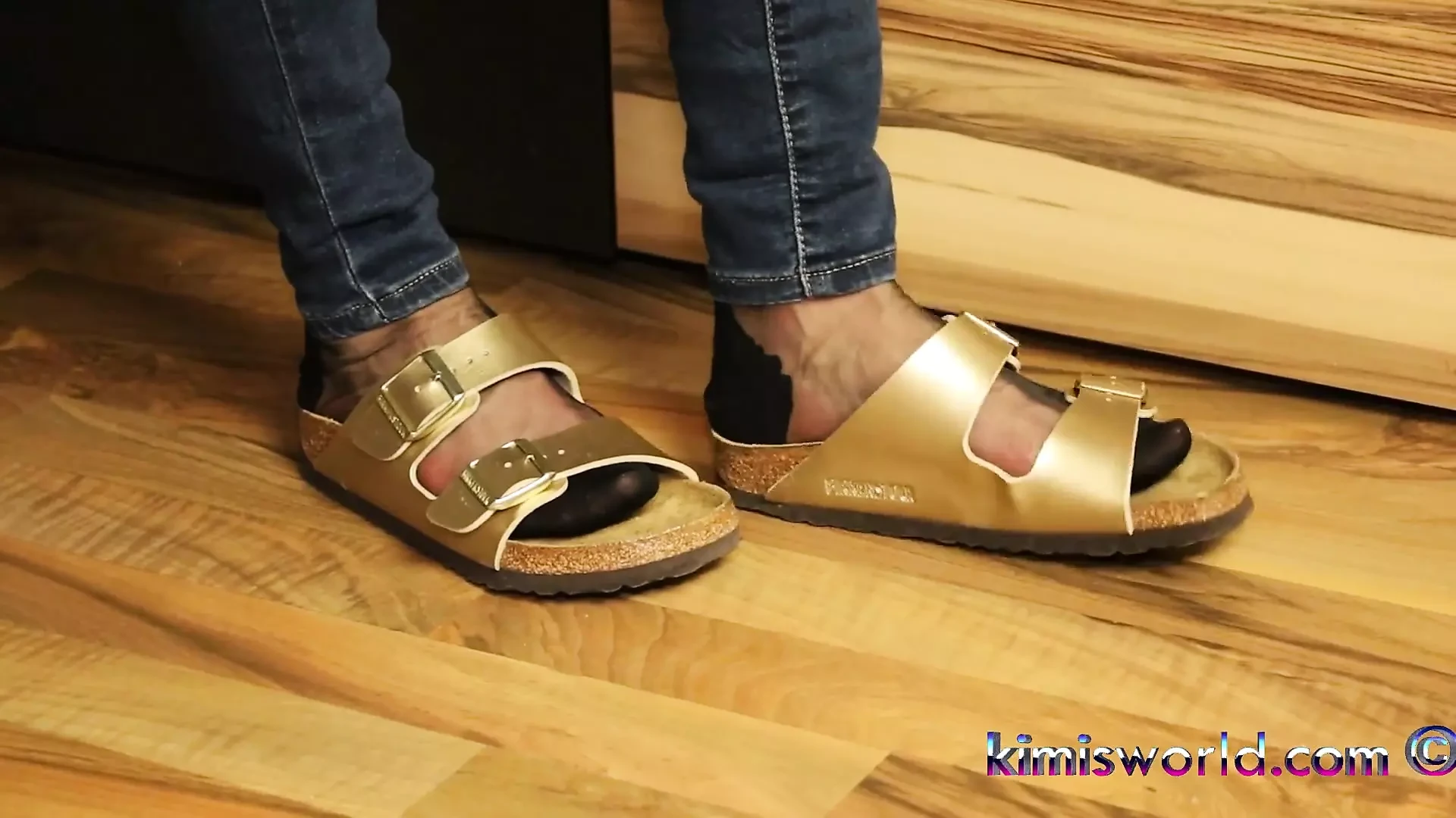 Golden Mules और black nylons - कामुक जूता हटाना