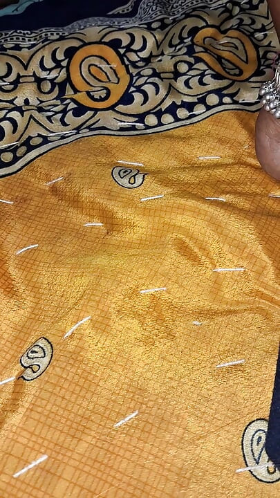 Desi hot girl, chut mein ungli daalkar , apni hawas bujai
