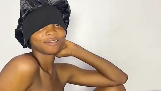 Meme uçlarımı sert em