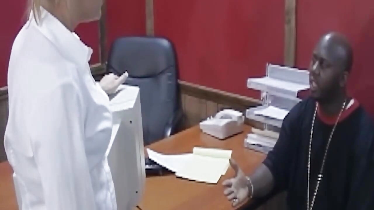 金发熟女吞噬大黑屌并被深深内射
