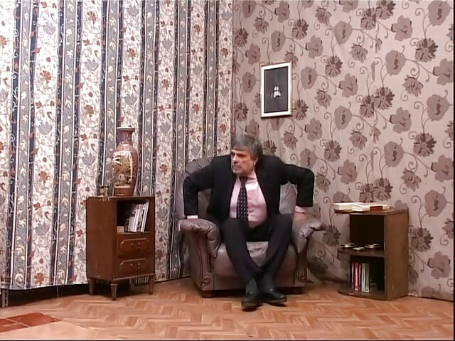 Brineta s velikom guzom zaslužuje završetak s punjenjem pičke