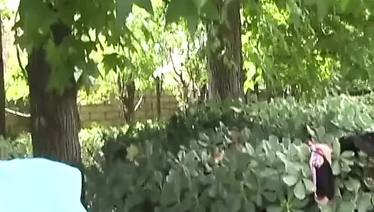 Seksi zenci hatun koyu ıslak amcığını yalıyor