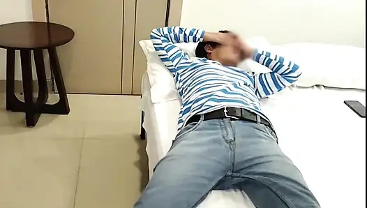 Naukrani ko new year bonus deke pel diya